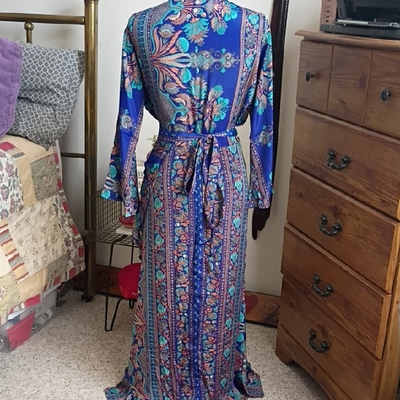 Floral Blue Maxi Dress Tying Around The Waist To Control Cleavage Coverage. - Picture 9 of 10